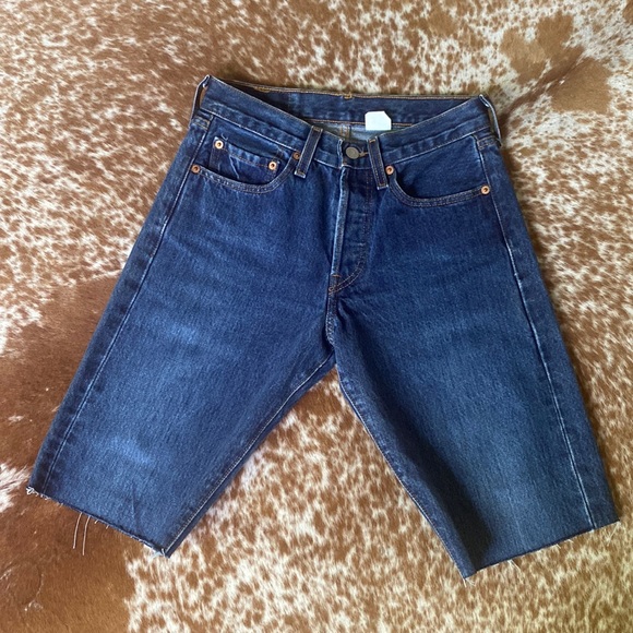 Levi’s 501 Knee Length Short - Picture 6 of 13